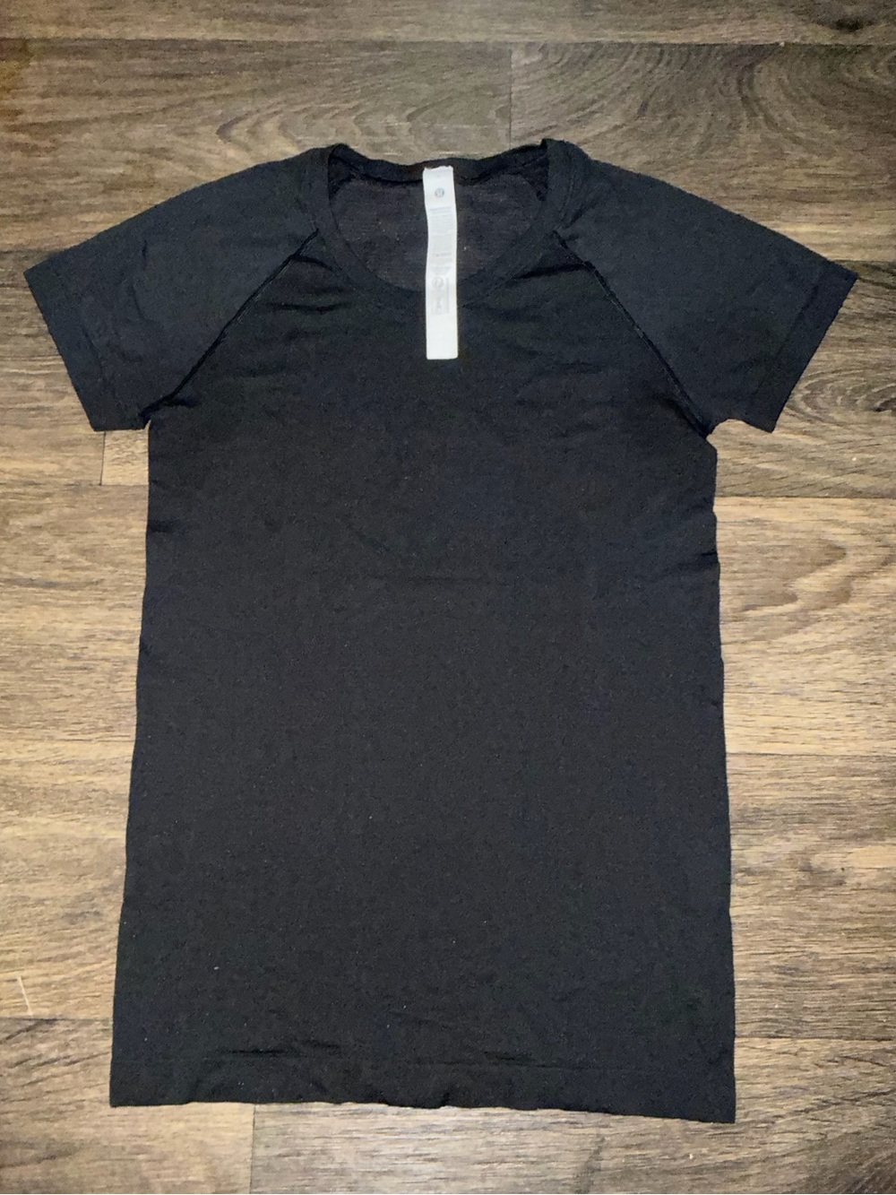 Lululemon Women’s size 4 Swiftly Tech 2.0 Short Sleeve Hip Length Black Tee.